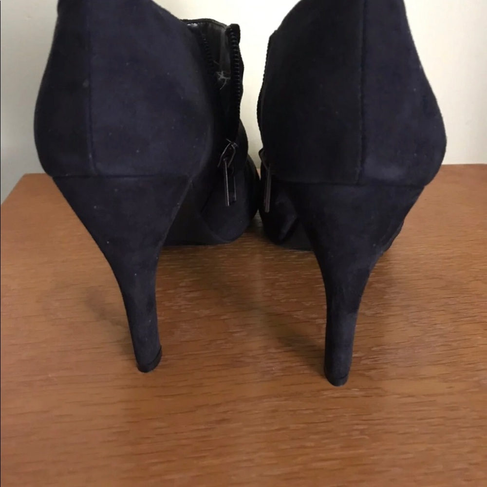 9&CO Booties - Picture 3 of 4